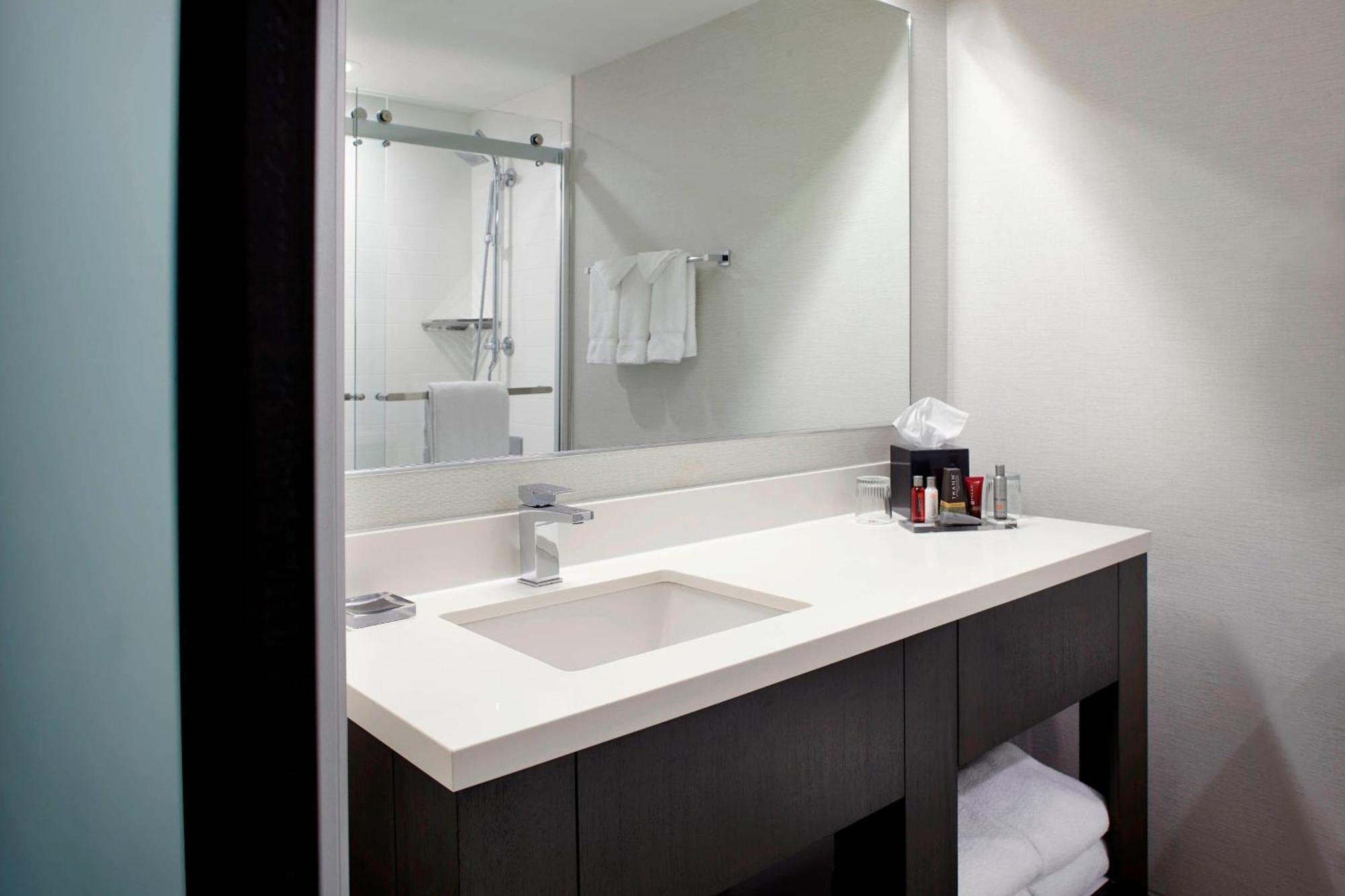 Marriott Hartford/Windsor Airport Hotel Ngoại thất bức ảnh