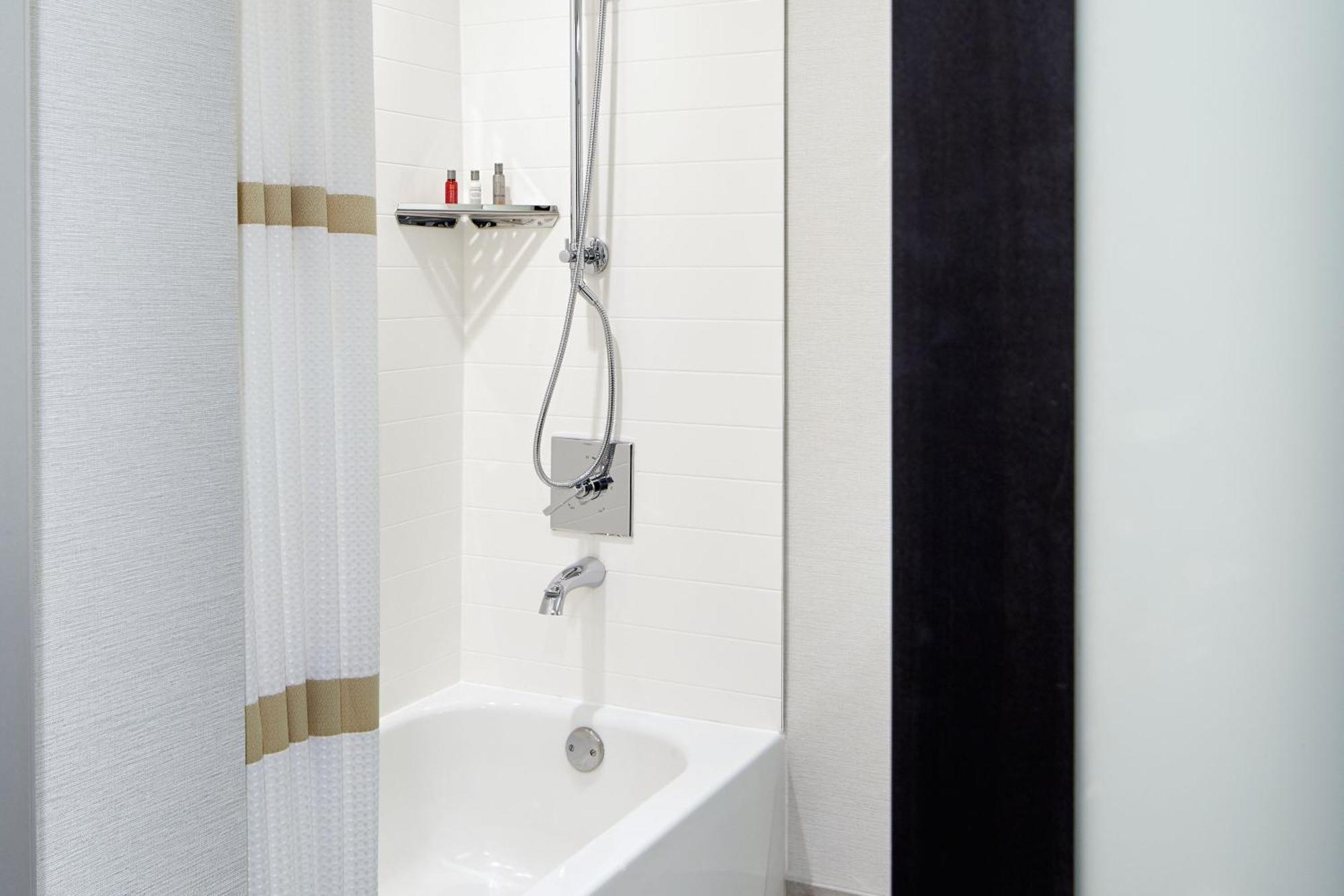 Marriott Hartford/Windsor Airport Hotel Ngoại thất bức ảnh