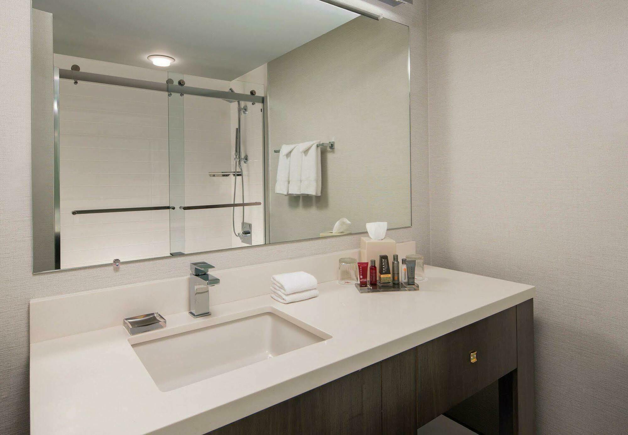 Marriott Hartford/Windsor Airport Hotel Phòng bức ảnh
